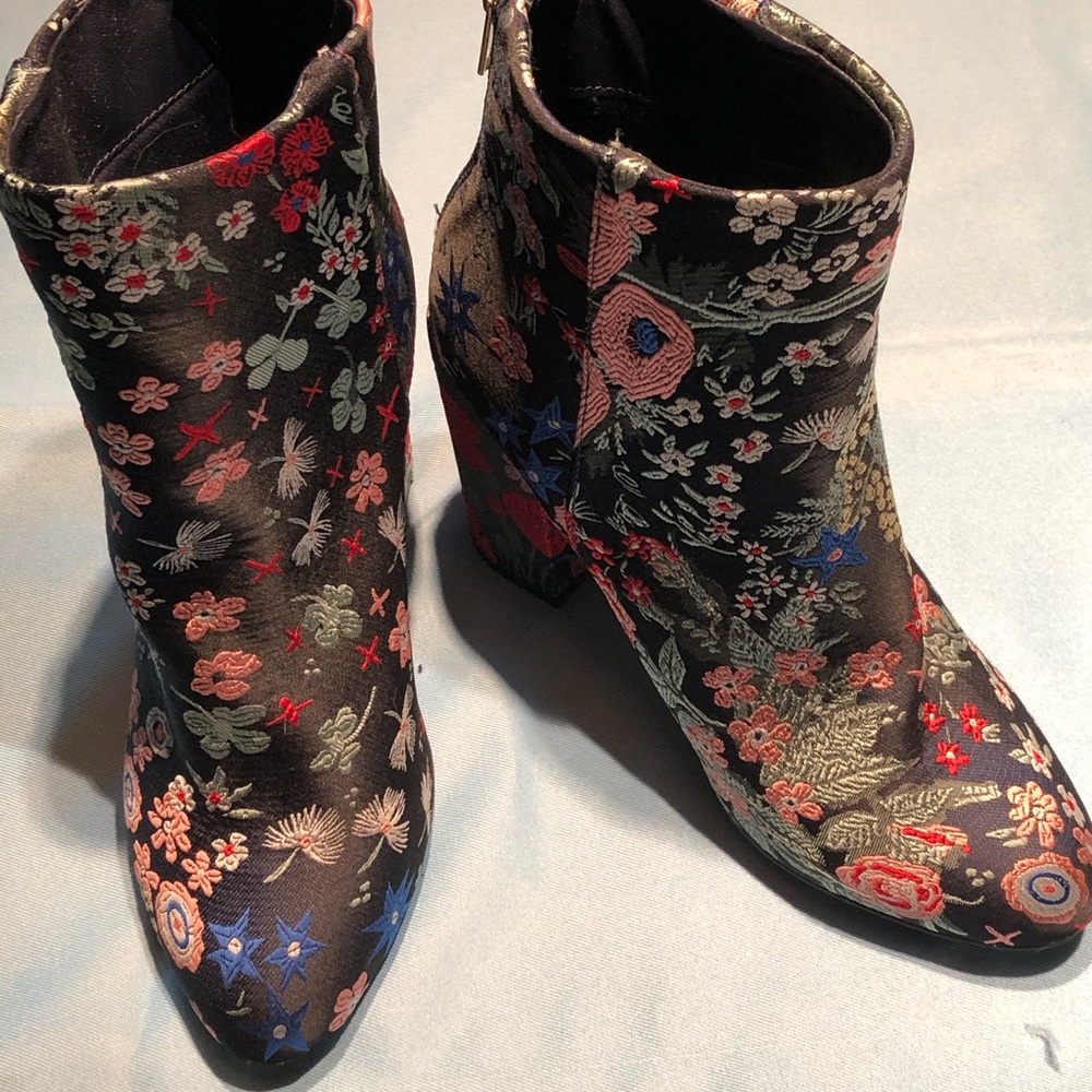 Embroidered boots - Picture 2 of 2